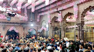 बांकेबिहारी मंदिर।