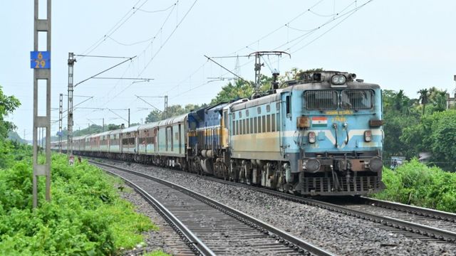 रेलवे का यात्रियों को तोहफा, क्रिसमस और नव वर्ष पर चलेगी तीन जोड़ी स्पेशल ट्रेनें 
