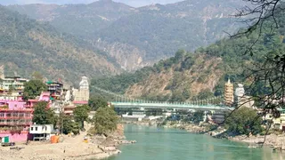 प्राकृतिक सौंदर्य के बीच बसा पर्यटन स्थल ऋषिकेश।