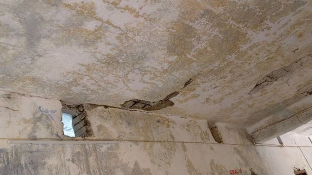औरंगाबाद: स्कूल में सिर्फ एक कमरा, बरसात में छत से टपकता है पानी; खेल मैदान का भी अभाव

