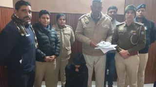 ऊना के टाहलीवाल में चिट्टे के साथ पकड़ी गई महिला। सौ. पुलिस
