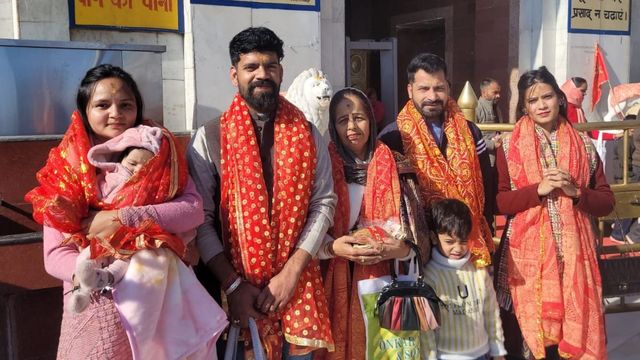 मन्नत मांगी तो लौटी आंखों की रोशनी, महिला ने श्रीनयना देवी जी के दर पहुंच अर्पित किए चांदी के नेत्र