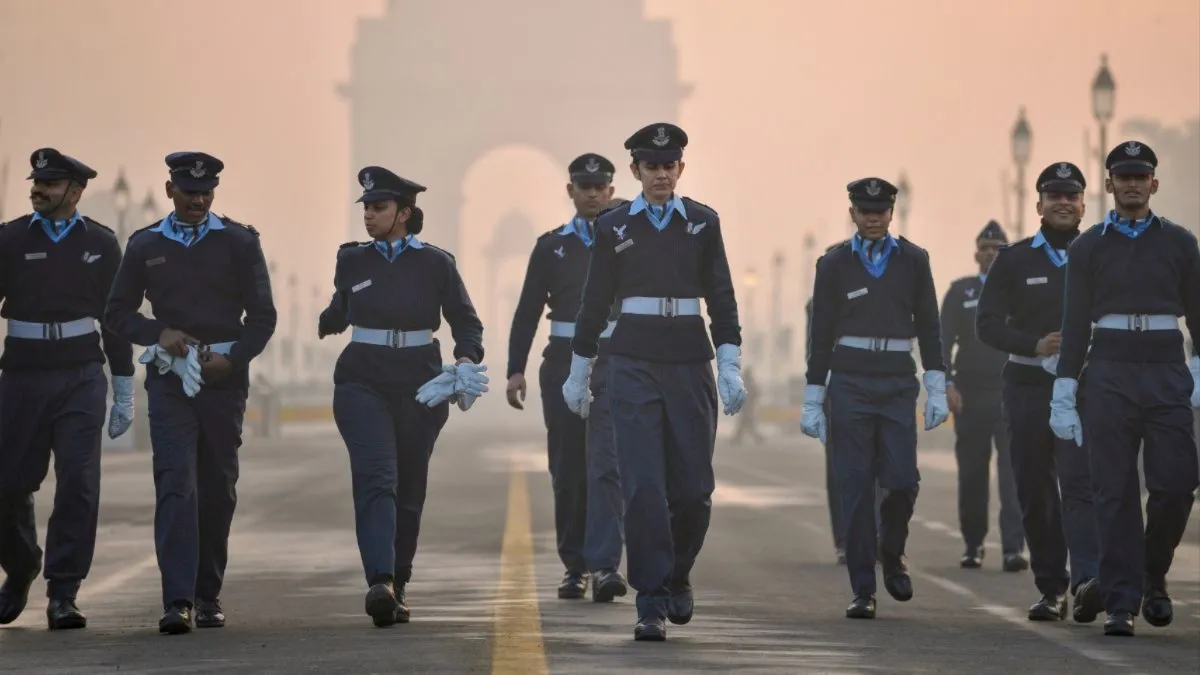 https://www.jagranimages.com/images/2025/12/24/article/image/republic-day-parade-1766566842028-1766566849184.jpg