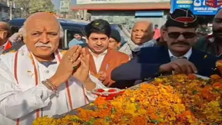 कठुआ में शहीदों को श्रद्धांजलि भी दी।