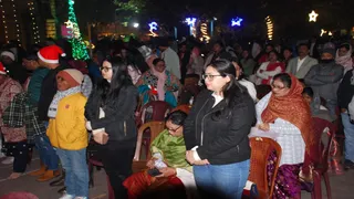 धनबाद के संत एंथोनी चर्च में विशेष प्रार्थना सभा में भाग लेते श्रद्धालु। (फोटो जागरण)