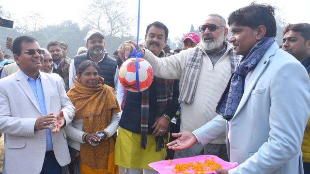 'खिलाड़ियों के सम्मान में बेगूसराय में बनवाएंगे अंतरराष्ट्रीय स्टेडियम', गिरिराज सिंह ने किया एलान

