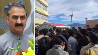 सीएम सुखविन्द्र सिंह सुक्खू व आईजीएमसी शिमला में गेट मीटिंग करते डॉक्टर।