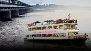 Magh Mela 2026 प्रयागराज माघ मेला में आने वाले श्रद्धालु और पर्यटकों के लिए संगम सैर के लिए डबल डेकर बोट की व्यवस्था रहेगी।