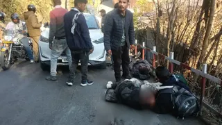 https://www.jagranimages.com/images/2025/12/25/article/image/Road-accident-(3)-1766643052673_m.webp