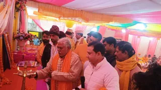 गुरुआ के गायत्री महायज्ञ में पहुंचे विधानसभा स्पीकर प्रेम कुमार