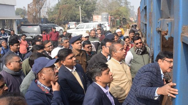 SER GM पहुंचे भोजूडीह, एक्सप्रेस ट्रेन के ठहराव और टीटी लाइन पर कह दी बड़ी बात 
