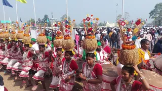 सांसद खेल महोत्सव के दौरान सांस्कृतिक कार्यक्रम पेश करते कलाकार। ( फोटो-जागरण)