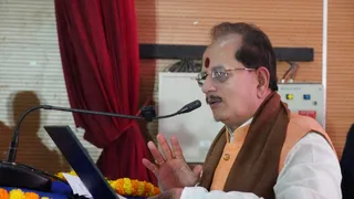 बिहार के उपमुख्यमंत्री सह मंत्री, राजस्व एवं भूमि सुधार विभाग विजय कुमार सिंहा।