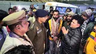 अस्पताल के डाक्टर पर कार्रवाई का आश्वासन मिलने पर स्वजन का आक्रोश शांत हुआ।