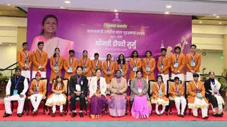 राष्ट्रपति द्रौपदी मुर्मू ने विज्ञान भवन, नई दिल्ली में 20 बच्चों को राष्ट्रीय बाल पुरस्कार 2025 से सम्मानित किया। जागरण