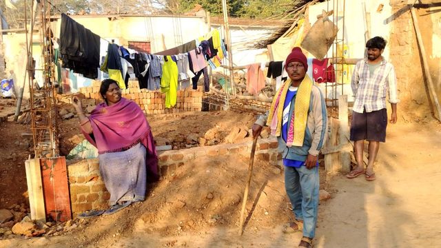 बेटी को मिला राष्ट्रीय बाल पुरस्कार पर पिता को खबर भी नहीं, अंबेडकर आवास में मजदूरी करता है परिवार
