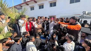 स्कूल वालों की शर्मनाक हरकत पर मचा बवाल।