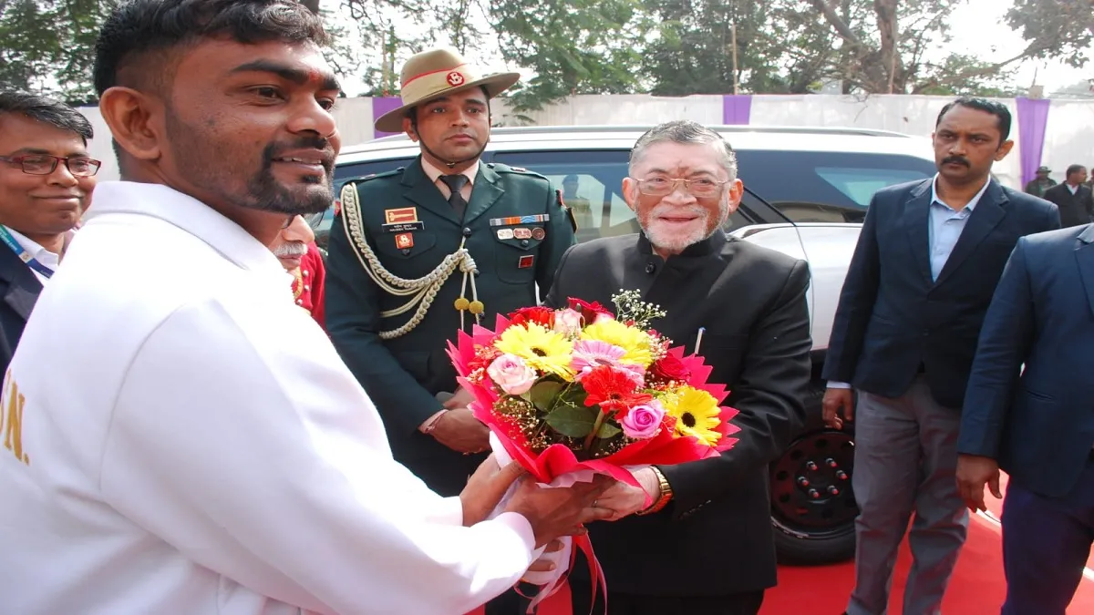 जयराम का नाम सुन भड़के धनबाद के तीन MLA, बीबीएमकेयू के दीक्षा समारोह में राज्यपाल के भाषण को बीच में छोड़ हाल से निकल गए बाहर 
