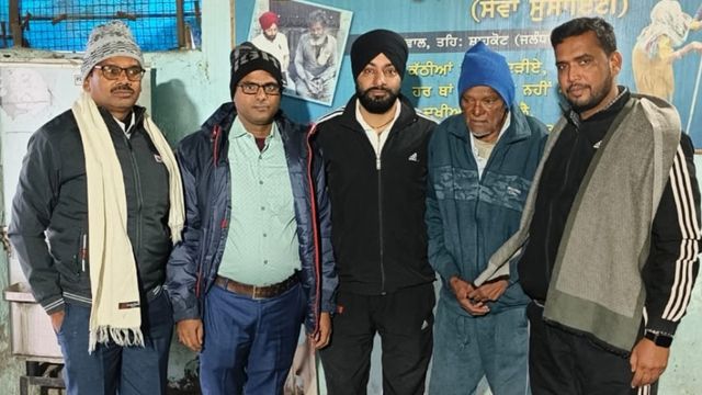कुंभ के मेले में खो गए थे प‍िता; 24 वर्ष बाद म‍िले तो बिलख पड़े औरंगाबाद के संतोष, कैसे हुए थे गायब?  

