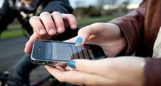 https://www.jagranimages.com/images/2025/12/27/article/image/mobile-snatching--1766816298644_m.webp