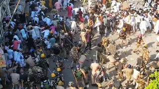 उपद्रव में लाठीचार्ज करती पुलिस। जागरण आर्काइव