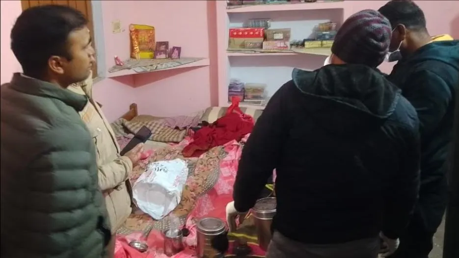 अमेठी में रिटायर्ड लेखपाल के घर में चोरी, 10 लाख के आभूषण और नकदी लेकर हुए फरार
