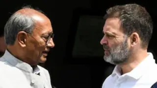 कांग्रेस नेता दिग्विजय सिंह और राहुल गांधी। (फाइल फोटो)