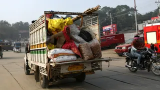 Magh Mela 2026 कल्पवासियों के माघ मेला क्षेत्र आने के लिए प्रवेश मार्ग को निर्धारित कर दिया गया है।