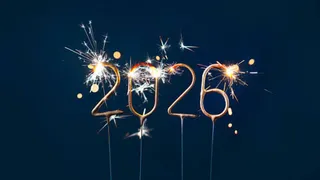New Year 2026: इन यूनिक आइडियाज के साथ मनाएं 'हैप्पी' न्यू ईयर (Image Source: Freepik)