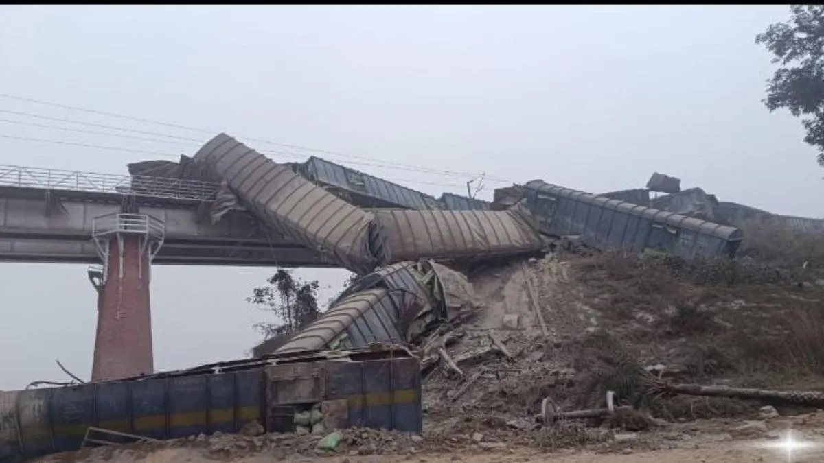 जमुई–जसीडीह रेलखंड पर शरारती तत्वों का साया, खोल ले गए थे ट्रैक की प्लेट; मालगाड़ी हादसे के बाद सुरक्षा पर उठे सवाल
