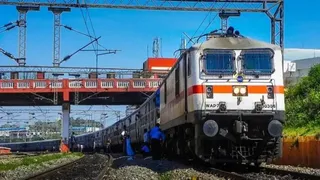 रेल हादसे के बाद कई ट्रेनें रद। फाइल पोटो