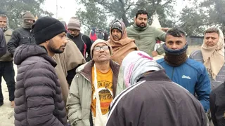 रोते-बिलखते परिजन। (जागरण)