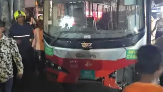 हादसा तब हुआ, जब बस को रिवर्स किया जा रहा था