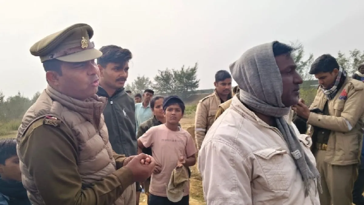 औरैया में मिट्टी खोदने के दौरान ढहा टीला, मलबे में दबने से महिला की मौत
