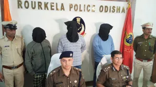 फर्जी दस्तावेजों से ऑल इंडिया हथियारों के लाइसेंस देशभर में बेचने वाले गिरोह का भंडाफोड़।
