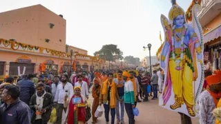 नववर्ष का स्वागत लोग आस्था और विश्वास के साथ करना चाहते हैं (फोटो: पीटीआई)