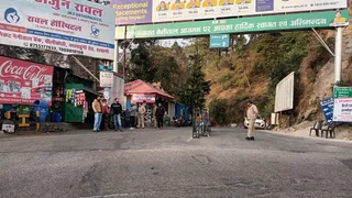 इंटरनेट मीडिया में पुलिस की सख्ती बताई जा रही है वजह. Jagran