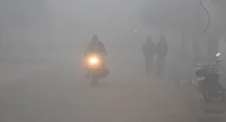 आज से तीन दिन रहेगा कोल्ड डे, घने कोहरे के बीच रहेगा ठंडी हवा का जोर। जागरण