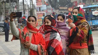 दिल्ली-यूपी समेत पूरे उत्तर भारत में घना कोहरा और गलन भरी सर्दी (फोटो- एएनआई)