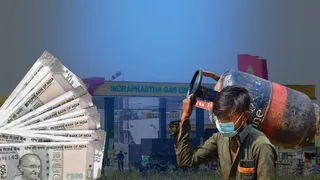 1 जनवरी 2026 से बदले कई नियम: एलपीजी के दाम, क्रेडिट स्कोर अपडेट और पैन-आधार लिंकिंग का असर