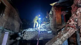 पूर्व में जले ओल्ड लंदन हाउस में आग लग गई। जागरण