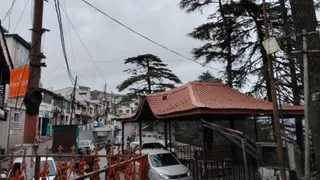 Uttarakhand Ka Mausam मौसम का मिजाज बदलने से चकराता बाजार में दिखाई दी कम भीड़। जागरण