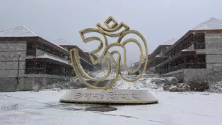 केदारनाथ धाम में हुई बर्फबारी के बाद का नजारा। साभार- सोबन सिंह