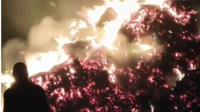 किसान की साल भर की मेहनत पर पानी, औरंगाबाद में खलिहान में आग लगने से 10 बीघा धान की फसल जलकर राख
