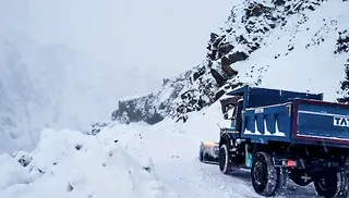 द्रास में साल की पहली बर्फबारी (फाइल फोटो)