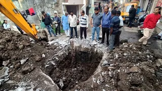 शिकायतें दबती रहीं और पानी की लाइन में मल-मूत्र मिलता रहा (फोटो- जेएनएन)