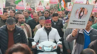 जिला महानगर कांग्रेस कमेटी हरिद्वार की ओर से पूर्व मुख्यमंत्री हरीश रावत के नेतृत्व में निकाली गई अंकिता को न्याय दो पदयात्रा।