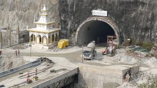 यमुनोत्री हाईवे पर निर्माणाधीन सिलक्यारा-पोलगांव सुरंग। जागरण