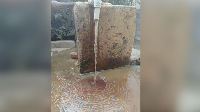 बरेली के इस कस्बे में 'जहर' उगल रहे हैं नल, हजारों की आबादी दूषित पानी पीने को मजबूर 
