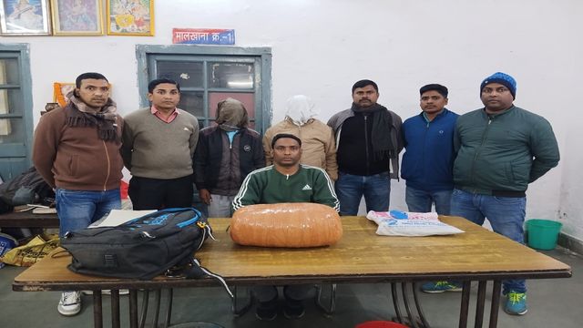 समलेश्वरी एक्सप्रेस से ओडिसा से पश्चिम चंपारण ले जा रहे थे 6.8 किलो गांजा, टाटानगर में दो तस्कर गिरफ्तार
